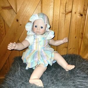 Lee Middleton Vintage 1985 First Moments Open Eyes  Doll